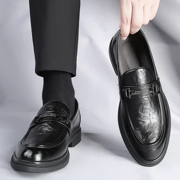 2023 Нови мъжки бизнес обувки за срещи, официални партита, ежедневни обувки от естествена универсална кожа, луксозни маркови нескользящие носимые лоферы, обувки