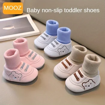 Нескользящая обувки за новородени подметка MOOZ за новородени 6-12 месеца, утепленная и предотвращающая попадащи шипове.